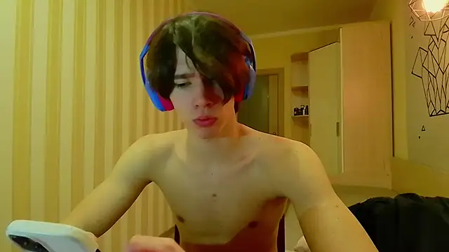 gayGamogey online show from March 18, 8:37 pm