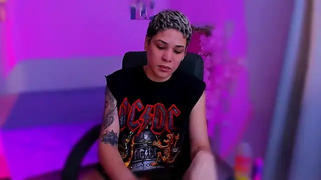 Snapshot of Charlee_pink chatting on November 22, 5:56 pm Charlee pink online show from November 22, 5:56 pm