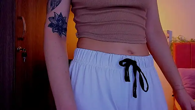 Charlee pink online show from March 20, 3:40 am