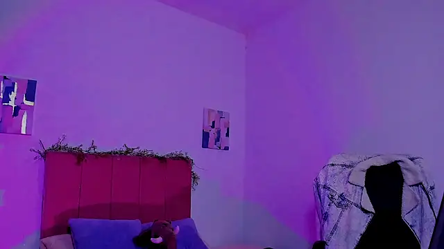 Snapshot of Charlee_pink chatting on October 26, 2:01 am Charlee pink online show from October 26, 2:01 am