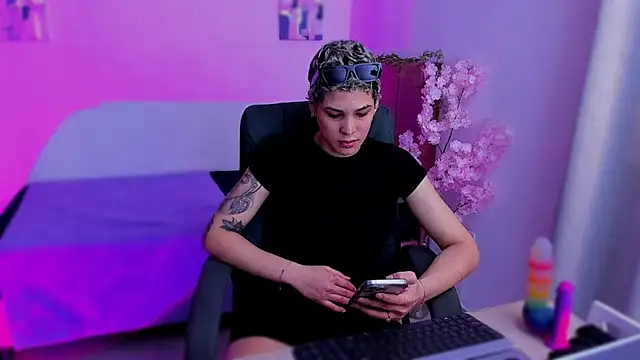 Snapshot of Charlee_pink chatting on November 28, 4:51 pm Charlee pink online show from November 28, 4:51 pm