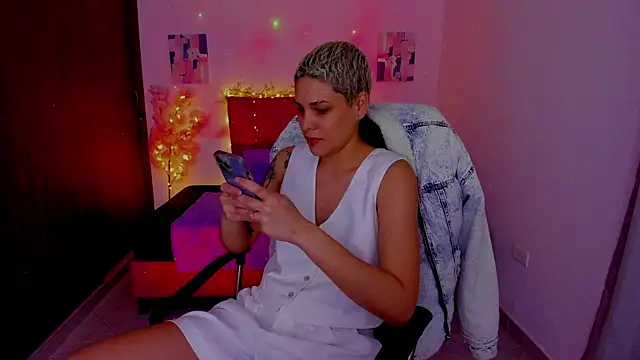 Charlee pink online show from October 4, 10:55 pm