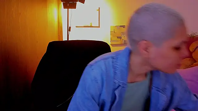 Charlee pink online show from March 31, 3:36 pm