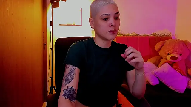 Charlee pink online show from April 3, 6:58 pm