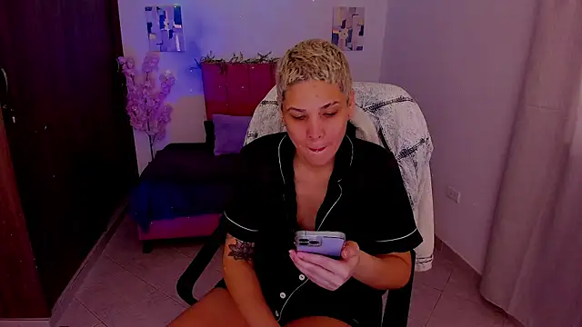 Charlee pink online show from October 7, 3:02 pm