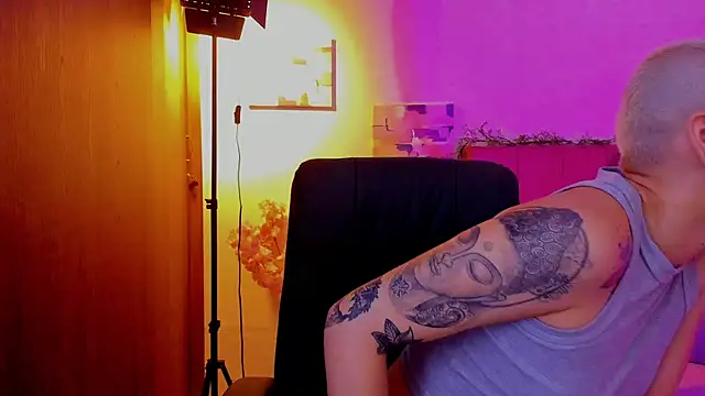 Charlee pink online show from March 29, 3:24 pm