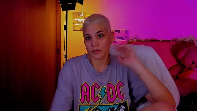 Charlee pink online show from April 8, 1:07 am