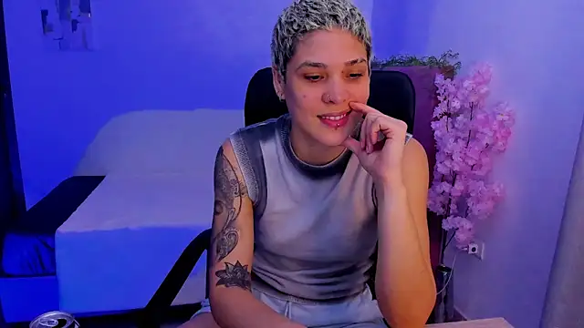 Snapshot of Charlee_pink chatting on November 2, 11:54 pm Charlee pink online show from November 2, 11:54 pm