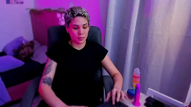 Snapshot of Charlee_pink chatting on November 29, 4:56 am Charlee pink online show from November 29, 4:56 am