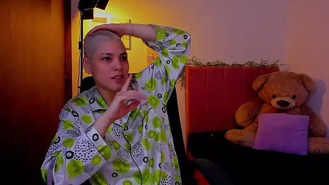 Charlee pink online show from April 4, 1:39 pm