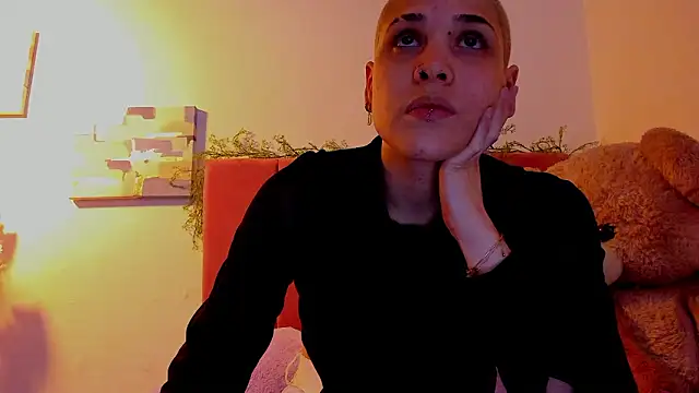 Charlee pink online show from March 16, 11:40 pm