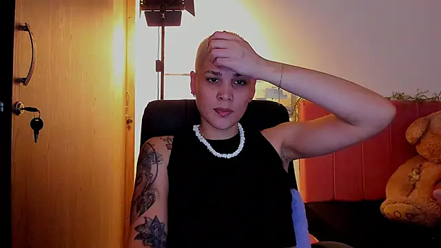 Charlee pink online show from April 15, 3:56 am