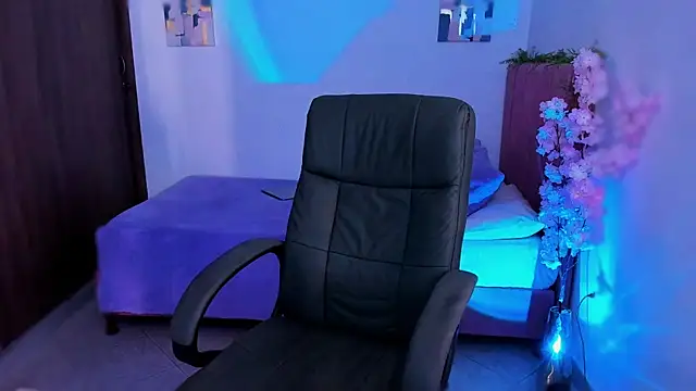 Charlee pink online show from December 18, 5:50 pm