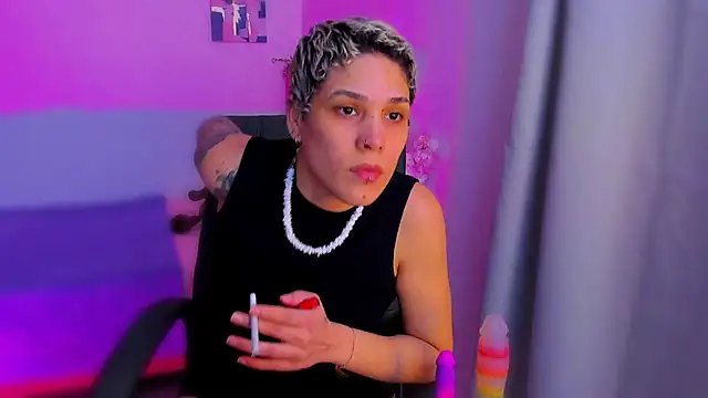 Snapshot of Charlee_pink chatting on November 22, 4:44 am Charlee pink online show from November 22, 4:44 am