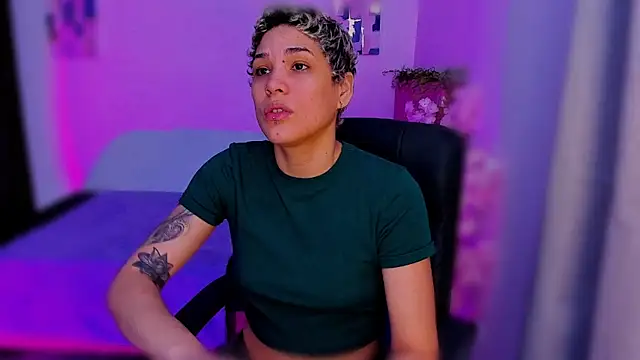 Snapshot of Charlee_pink chatting on November 24, 8:20 pm Charlee pink online show from November 24, 8:20 pm