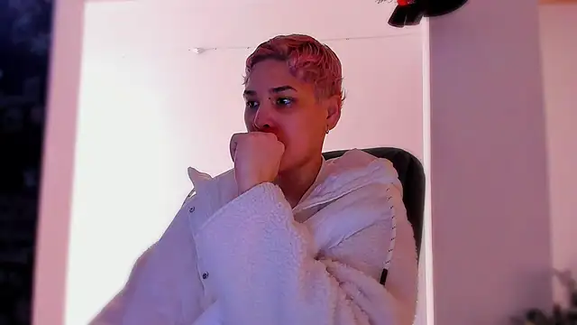 Charlee pink online show from December 20, 4:10 pm