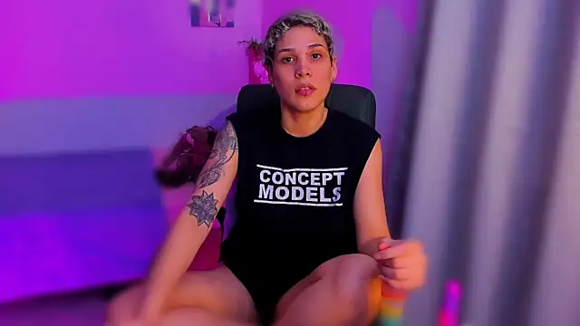 Snapshot of Charlee_pink chatting on November 23, 6:01 am Charlee pink online show from November 23, 6:01 am