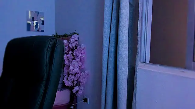 Charlee pink online show from December 15, 7:03 am