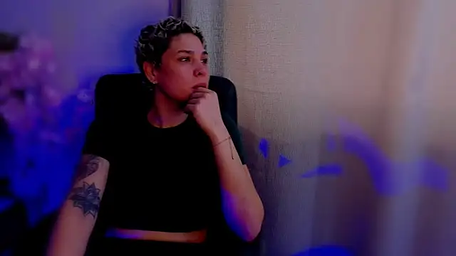 Snapshot of Charlee_pink chatting on November 16, 6:01 pm Charlee pink online show from November 16, 6:01 pm