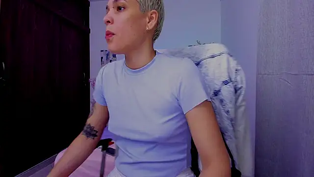 Charlee pink online show from September 26, 1:34 am