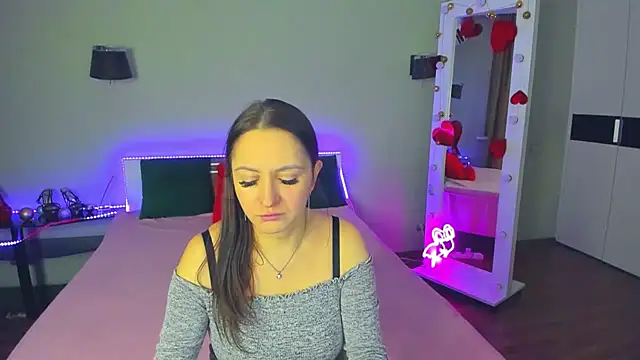 Snapshot of AngellLika chatting on February 6, 6:48 pm AngellLika online show from February 6, 6:48 pm