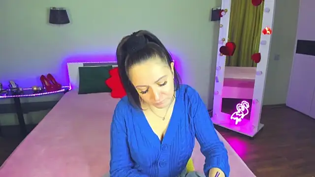 Snapshot of AngellLika chatting on October 18, 12:51 pm AngellLika online show from October 18, 12:51 pm