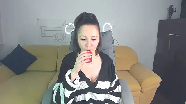 Snapshot of AngellLika chatting on January 14, 1:48 pm AngellLika online show from January 14, 1:48 pm