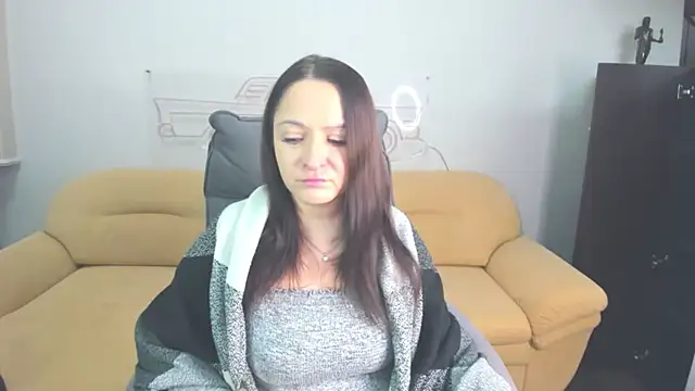 Snapshot of AngellLika chatting on February 19, 1:41 pm AngellLika online show from February 19, 1:41 pm