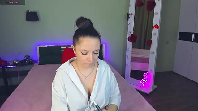 Snapshot of AngellLika chatting on September 20, 12:32 pm AngellLika online show from September 20, 12:32 pm