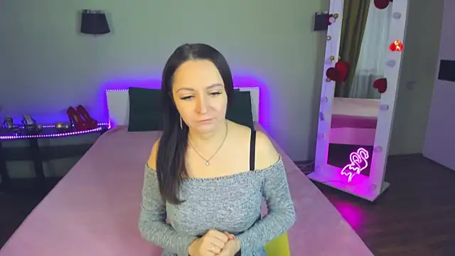 Snapshot of AngellLika chatting on October 17, 12:40 pm AngellLika online show from October 17, 12:40 pm