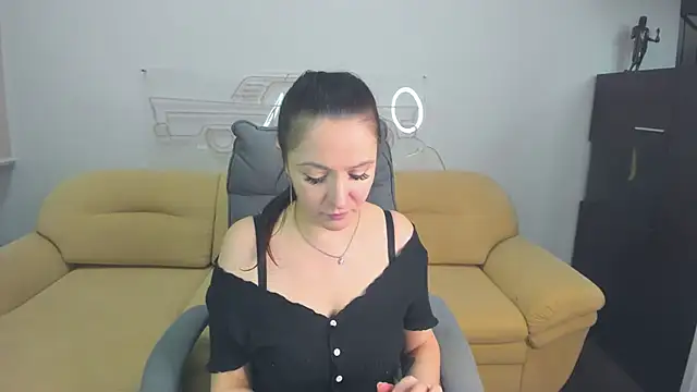 Snapshot of AngellLika chatting on February 14, 8:14 am AngellLika online show from February 14, 8:14 am