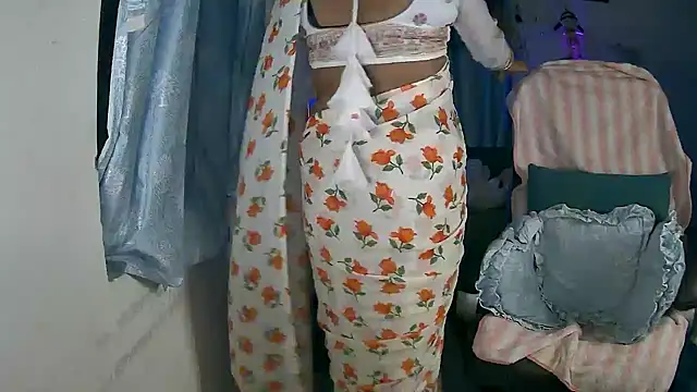 Cute-Tara online show from November 9, 1:15 pm