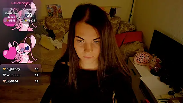 Snapshot of masha19981 chatting on December 16, 2:05 am masha19981 online show from December 16, 2:05 am