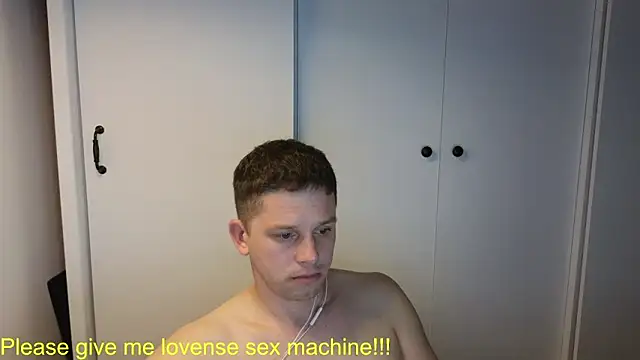 Snapshot of BigL0ve chatting on June 4, 2:11 pm BigL0ve online show from June 4, 2:11 pm