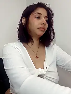 Snapshot of LucyMartelli chatting on March 10, 10:28 am LucyMartelli online show from March 10, 10:28 am