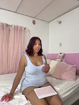 LucyMartelli online show from March 11, 11:15 am