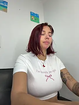 Snapshot of LucyMartelli chatting on February 26, 12:27 pm LucyMartelli online show from February 26, 12:27 pm