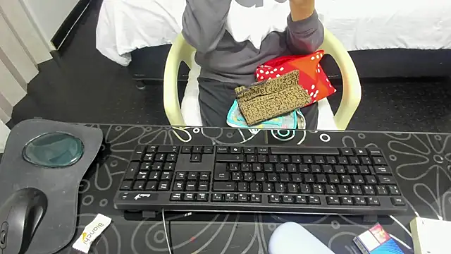 Abrillee1 online show from March 1, 7:26 pm