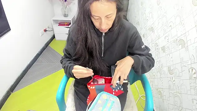 Abrillee1 online show from March 14, 11:45 am