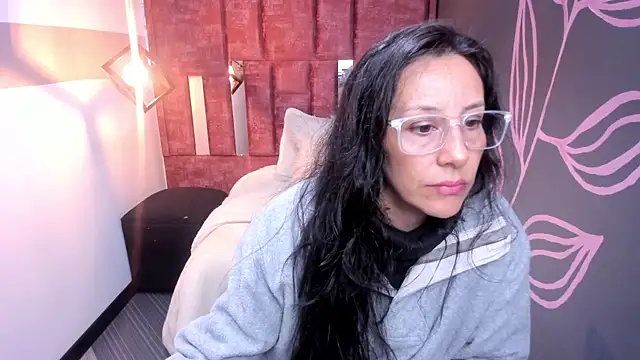 Abrillee1 online show from November 7, 12:10 pm