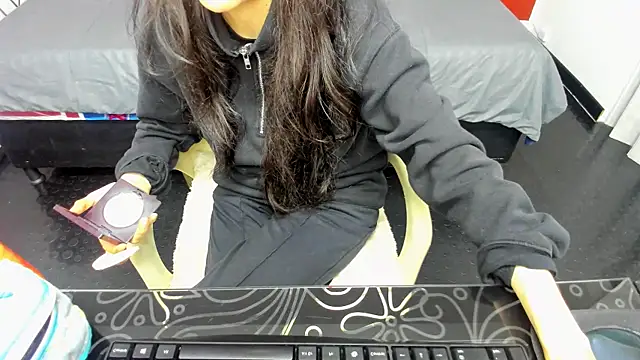 Abrillee1 online show from February 10, 7:38 pm