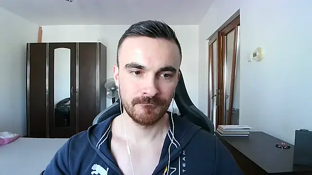 Snapshot of mu5clemania2 chatting on February 2, 12:37 pm mu5clemania2 online show from February 2, 12:37 pm