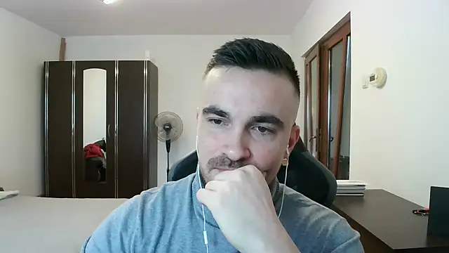 Snapshot of mu5clemania2 chatting on February 6, 8:10 am mu5clemania2 online show from February 6, 8:10 am