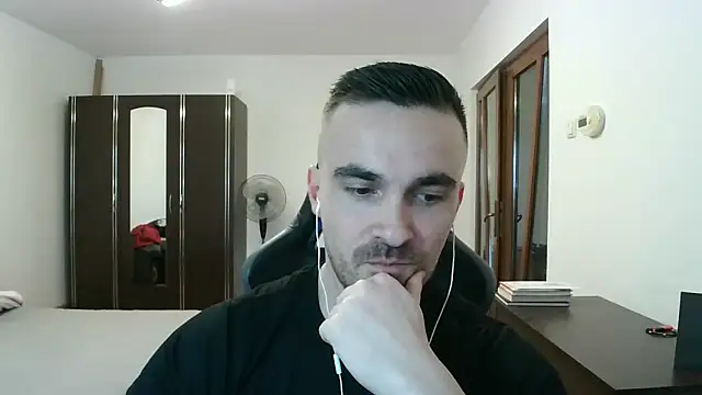 Snapshot of mu5clemania2 chatting on February 5, 2:02 pm mu5clemania2 online show from February 5, 2:02 pm