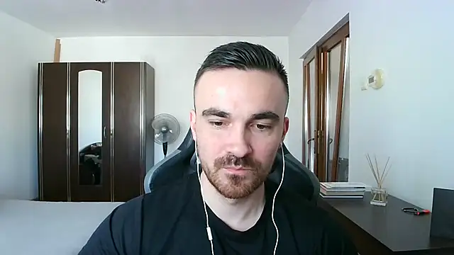 Snapshot of mu5clemania2 chatting on February 14, 9:31 am mu5clemania2 online show from February 14, 9:31 am