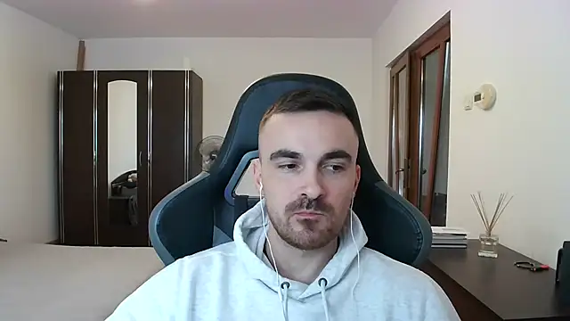 Snapshot of mu5clemania2 chatting on February 26, 1:11 pm mu5clemania2 online show from February 26, 1:11 pm