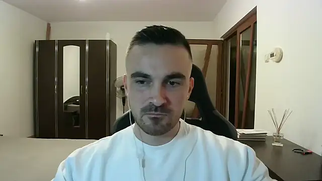 Snapshot of mu5clemania2 chatting on February 23, 7:36 pm mu5clemania2 online show from February 23, 7:36 pm