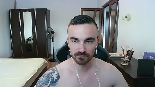 Snapshot of mu5clemania2 chatting on July 10, 2:06 pm mu5clemania2 online show from July 10, 2:06 pm