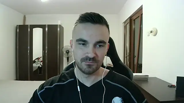 Snapshot of mu5clemania2 chatting on February 8, 8:50 pm mu5clemania2 online show from February 8, 8:50 pm