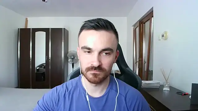 Snapshot of mu5clemania2 chatting on February 19, 1:08 pm mu5clemania2 online show from February 19, 1:08 pm